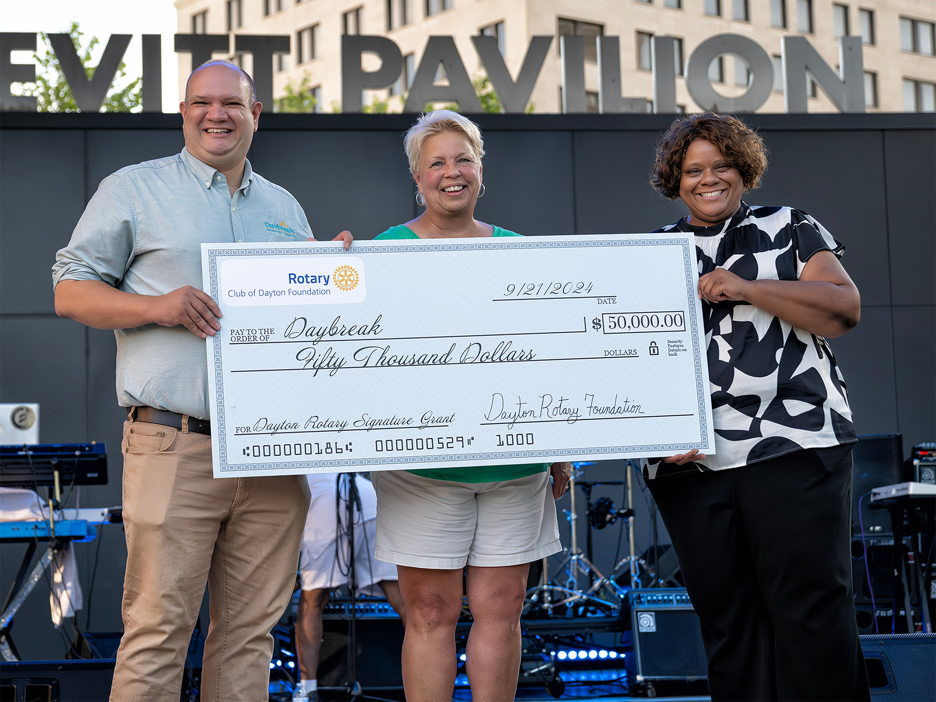 Cathy Ponitz presents a $50,000 Signature Grant to Daybreak, Inc. to support mental health for transient and unhoused youth.